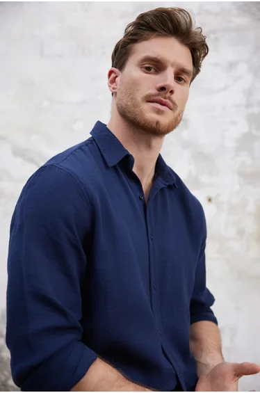 قميص ترينديول كحلي بأكمام طويلة