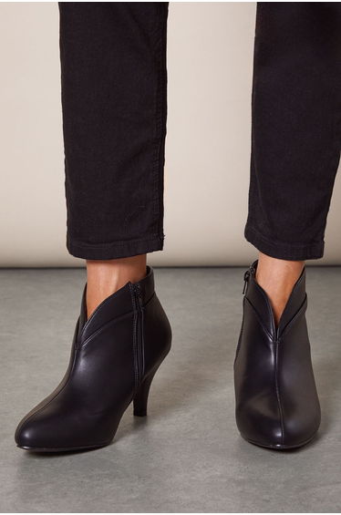 Wide Fit Ashleigh Pointed Shoe Boots