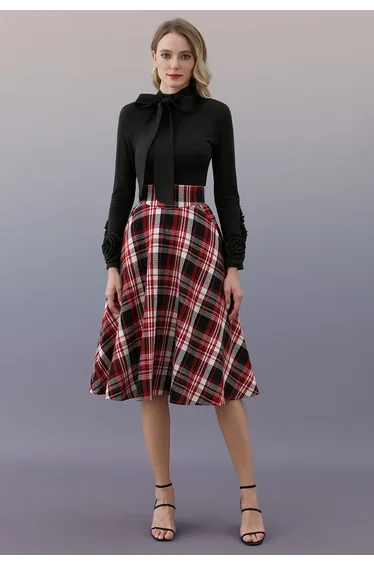 توب أسود بأكمام طويلة