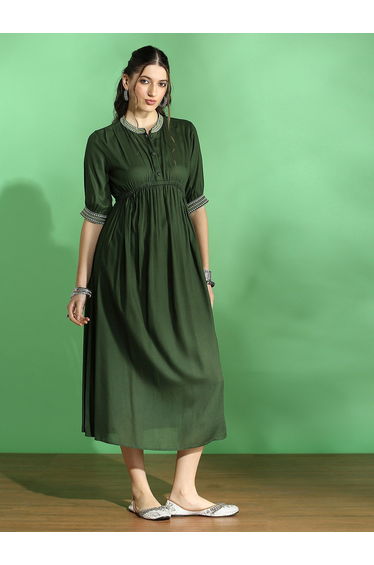 Embroidered Mandarin Collar Gathered Detail Midi Dress