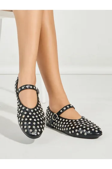 حذاء بالية ببكلة إغلاق مزين بأحجار