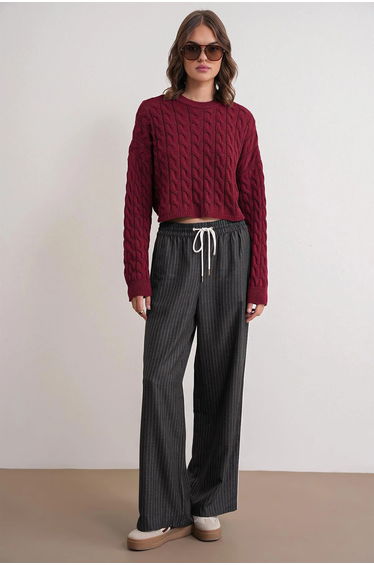 Mixray Cable Knit Pattern Crew Neck Sweater