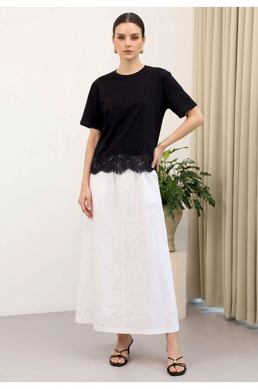 Embroidered Lace Hem Panel Cotton-Blend T-Shirt in Black for Casual Brunch & Weekend Outings