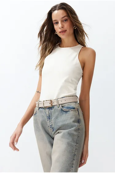 بلوزة قطن إستريتش بياقة هالتر بدون أكمام