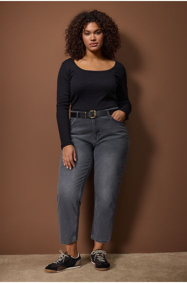 Black u-neck knitted plus size blouse