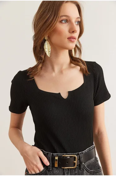 تيشيرت أولالوك أسود بأكمام قصيرة