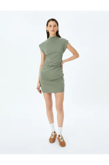 فستان كوتون قصير بقصة مستقيمة