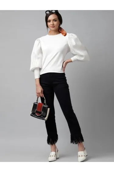 بلوزة قطن أبيض بأكمام طويلة