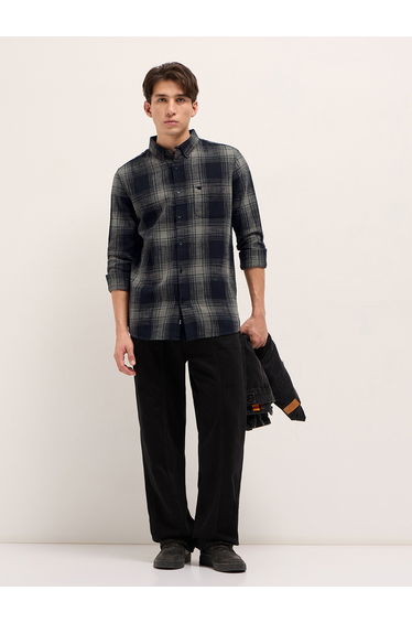 Men Checked Slim Fit Casual Shirt