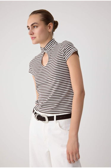 Brown Plain Regular Keyhole Collar Short Soft Knitted Blouse