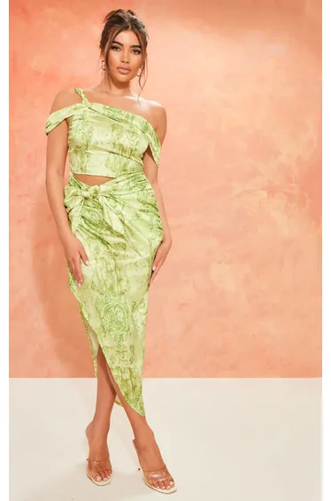 فستان ماكسي ساتان بكتف واحد بطبعة