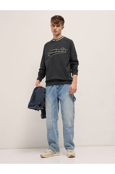 Men Embroidered Patch V Neck Hoodie