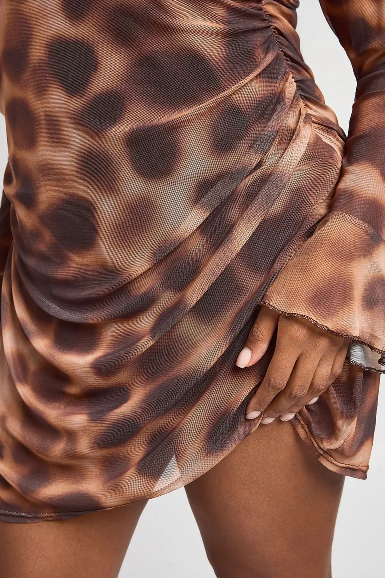 Plus Abstract Ruched Mini Shift Dress - brown - 3