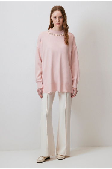 SWEATER WITH PEARL COLLAR