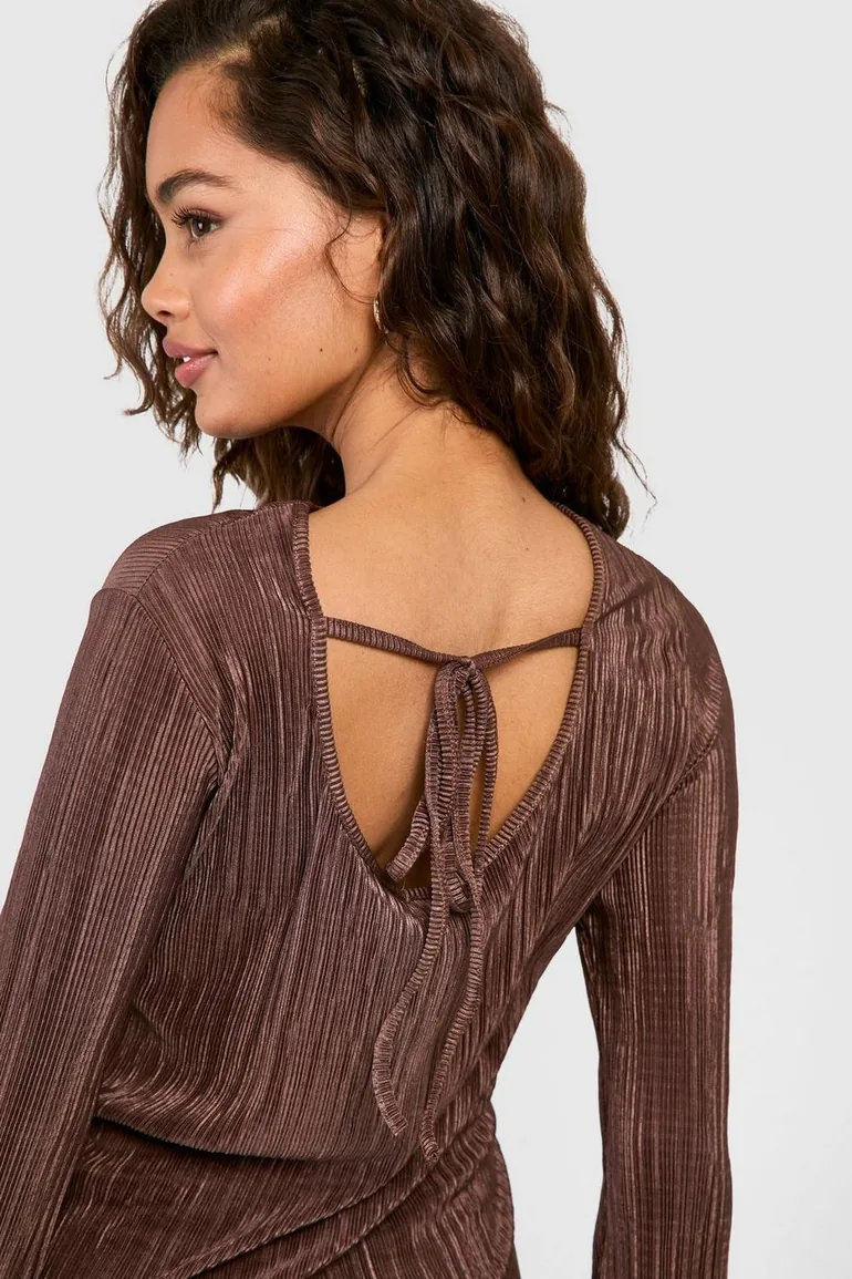 Shop Plisse Flare Sleeve Shift Dress - chocolate Online in Oman