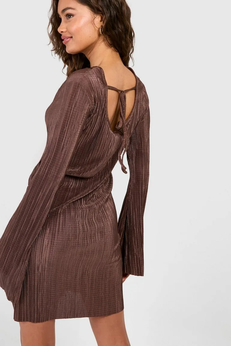 Shop Plisse Flare Sleeve Shift Dress - chocolate Online in Oman