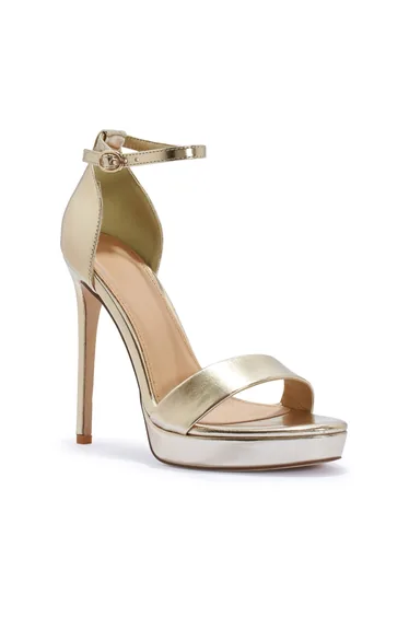 صندل ترافل كولكشن باللون الذهبي