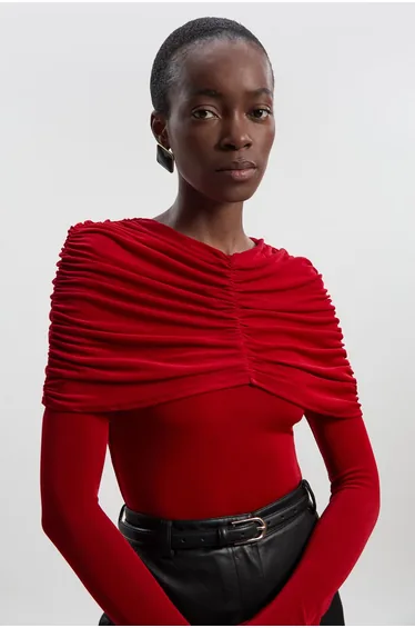 بودي سوت كارين ميلين أحمر بأكمام طويلة