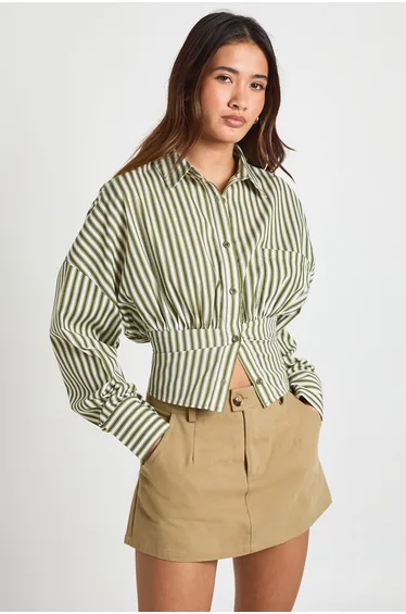 شورت بنمط تنورة بوهو أخضر بقصة مستقيمة