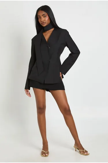 شورت بنمط تنورة بوهو أسود بقصة مستقيمة