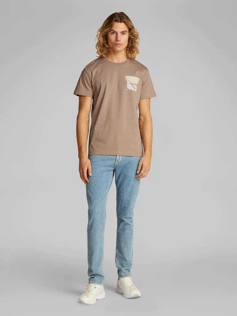 تيشيرت كالفن كلاين بأكمام قصيرة