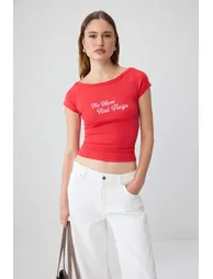 Red Printed Fitted Boat Neck Standard Short Sleeve Flexible Knitted T-Shirt