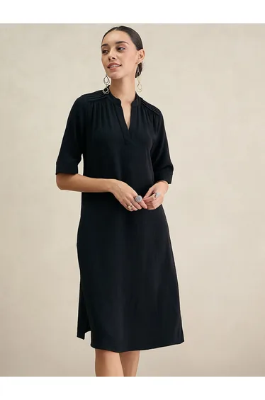 فستان ميدي بياقة نوتش بفتحة جانبية