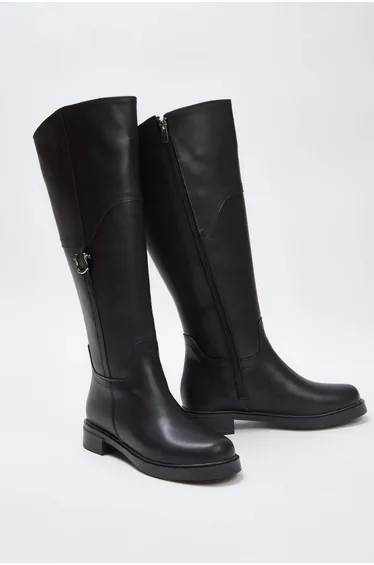 بوت ترينديول باللون الأسود