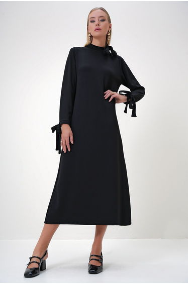 Women's Black Crew Neck Tie Detail Maxi Length Modal Dress