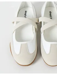 حذاء فلات سيمبلي بي باللون الأبيض - 2