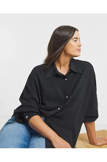 قميص بفيونكة بأزرار