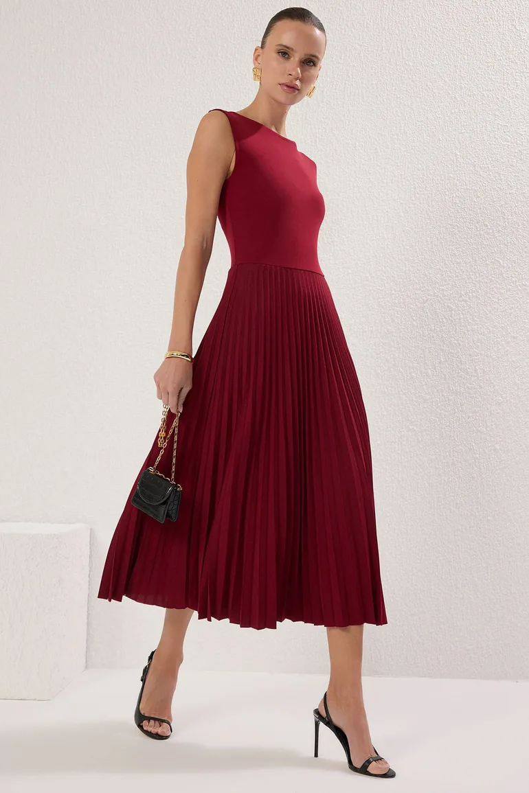 Burgundy Pleated Lined Sleeveless Stretch Knit Midi Dress