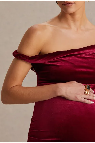 فستان كلوب ال لندن مخمل أحمر ماكسي بقصة مستقيمة بكتف واحد