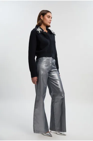 بنطلون جينز دينيم بأرجل عريضة بمظهر ميتاليك