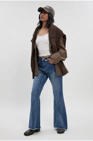 بنطلون بوهو أزرق بقصة واسعة