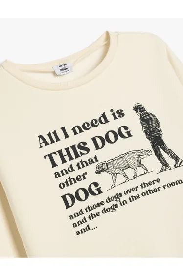 سويتشيرت بأكمام طويلة بياقة دائرية بطبعة - لون كريمي 