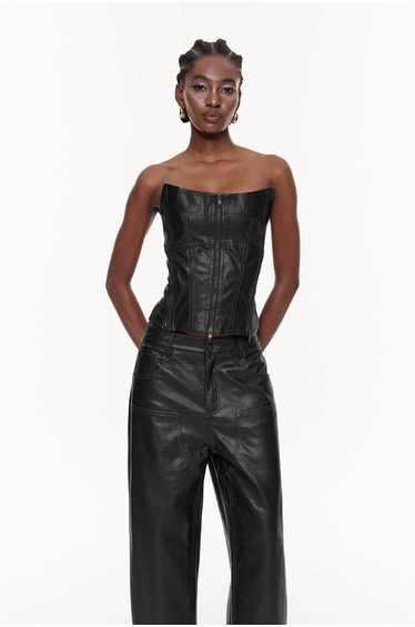 Editha In Black, Top
