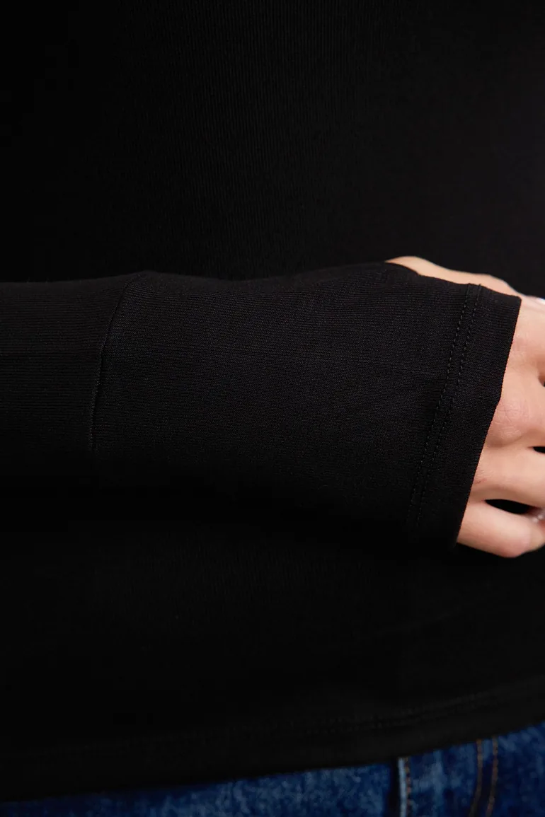 Black Viscose/Soft Fabric Finger-Touch Detailed Flexible Knitted Blouse - 4