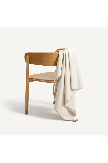 أغطية ايه ام. بي ام باللون الكريمي