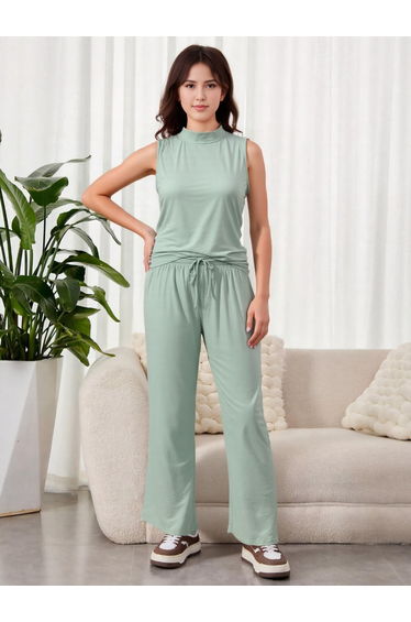 Women Green Sleeveless Top and Pyjama Set