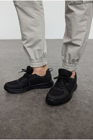 Black Lace-Up Men's Running Sneakers