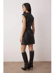 Black plain faux leather accessory detailed short / mini woven dress - 3