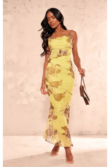 فستان ماكسي بكشكش ميش بظهر منسدل بطبعة أزهار