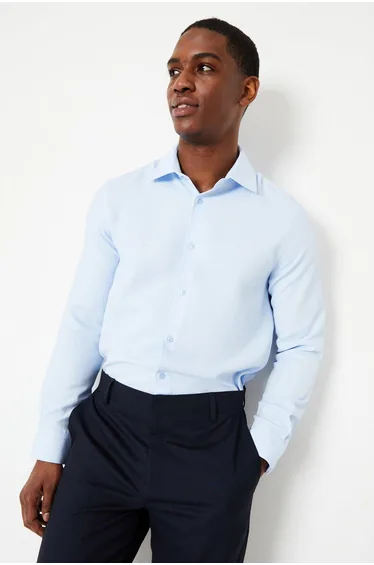 قميص أزرق بأكمام طويلة