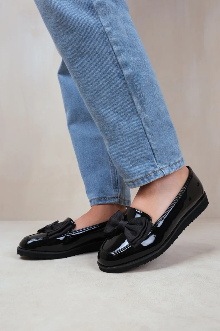ALPHA WIDE FIT SLIP ON LOAFER SLIDER WITH BOW DETAIL IN BLACK PATENT FAUX LEATHER - TEST - 4