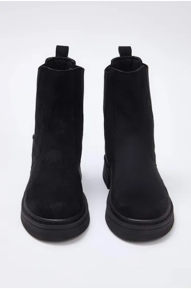 بوت ترينديول باللون الأسود