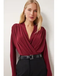 بلوزة نسائي مبطنة بتصميم لف لون أحمر 