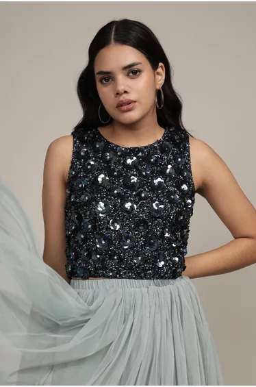 تيشيرت ليس آند بيدز قصير بلا أكمام