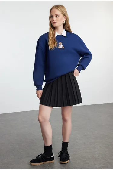 Navy Blue Relaxed/Comfortable Pattern Embroidered Thick Knitted Sweatshirt