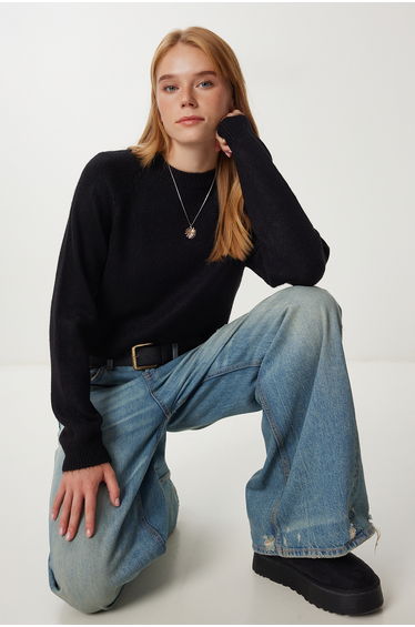 Women's Black Basic Crop Knit Sweater